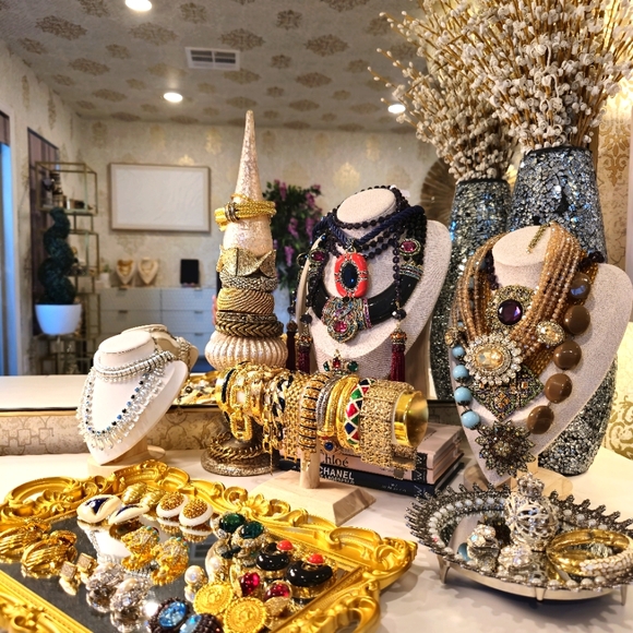 ✨️ 𝙉𝙞𝙖'𝙨 𝙅𝙚𝙬𝙚𝙡𝙧𝙮 𝘽𝙤𝙭 ✨️ Live Vintage Jewelry Auction! - Picture 14 of 14